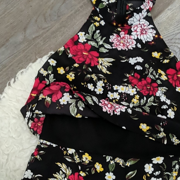 SHEIN Flare Leg Halter Jumpsuit ~ NEW - Picture 3 of 8